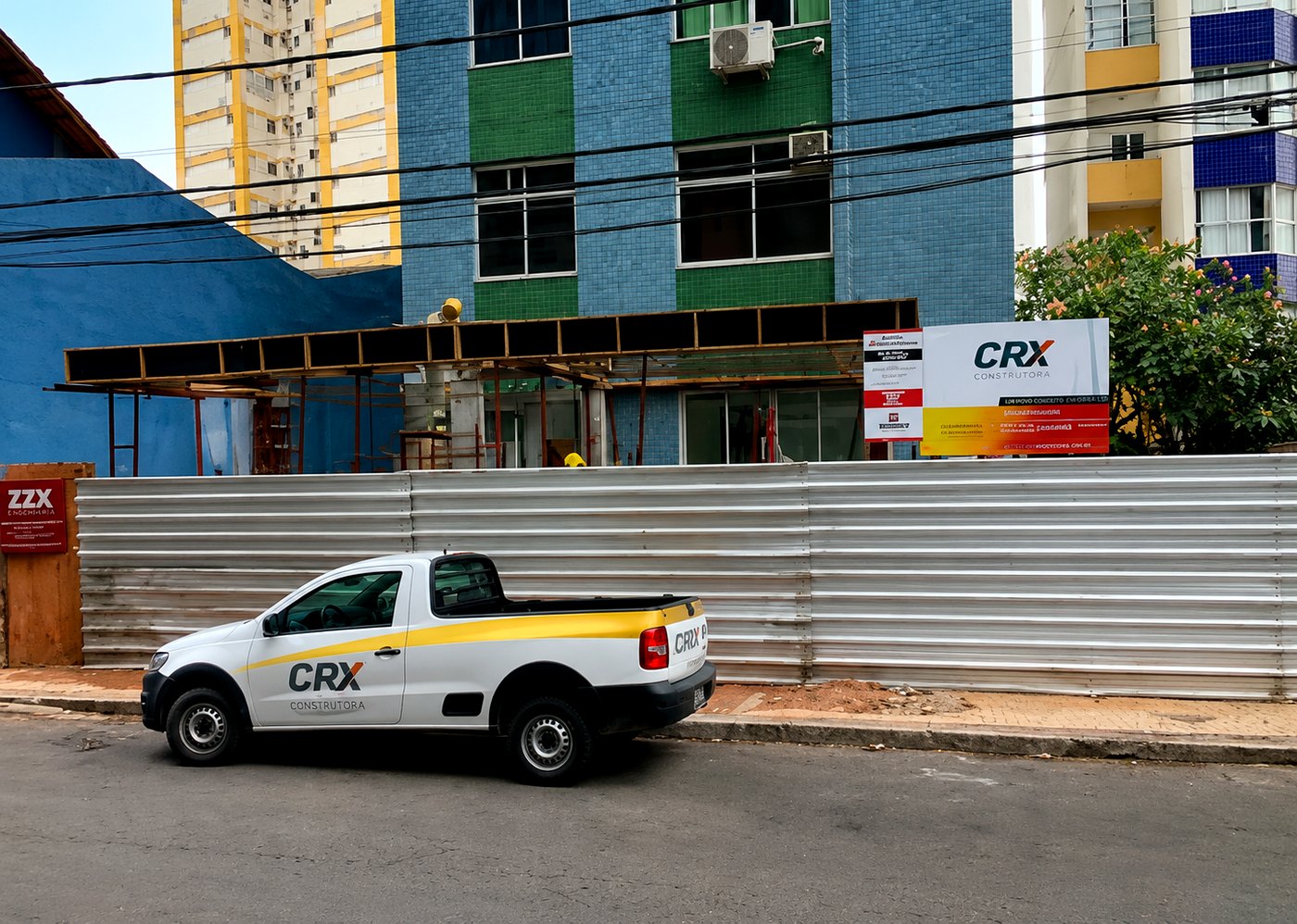 Frota própria da CRX Construtora em obra de retrofit comercial